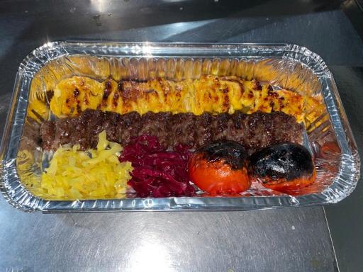 عکس تهیه غذای ناردونه