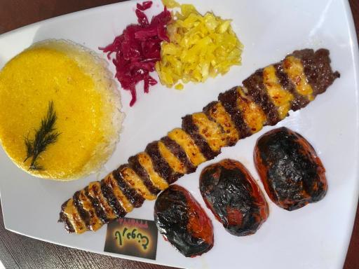 عکس تهیه غذای ناردونه