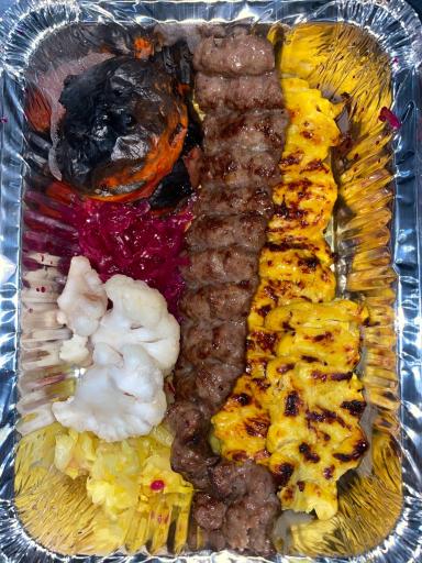 عکس تهیه غذای ناردونه