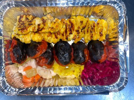 عکس تهیه غذای ناردونه