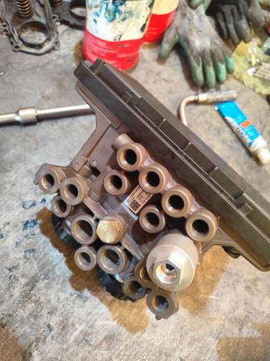 عکس تعمیرگاه تریلی امیرمحمد