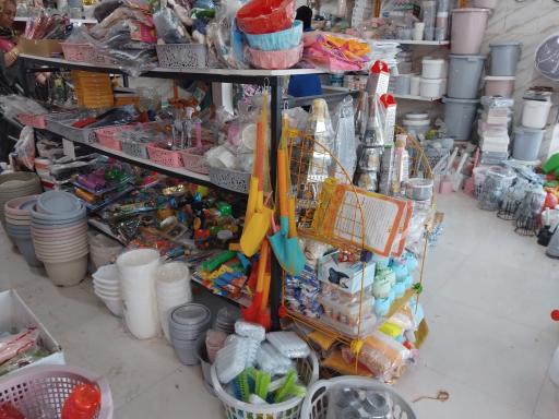 عکس پلاستیک فروشی پذیرا