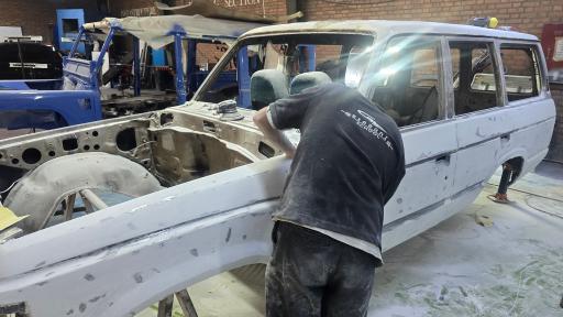 عکس مجتمع آموزشی و خودرویی بیابانی