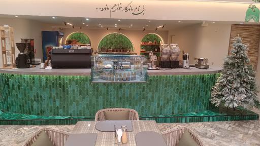 عکس کافه رستوران بام بی نام
