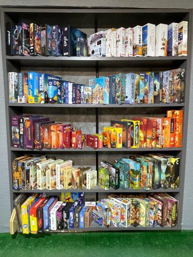 عکس کافه و خانه بازی های فکری بازینو