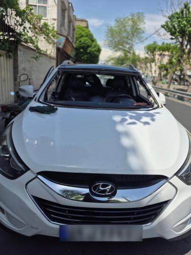 عکس شیشه اتومبیل فرزاد 