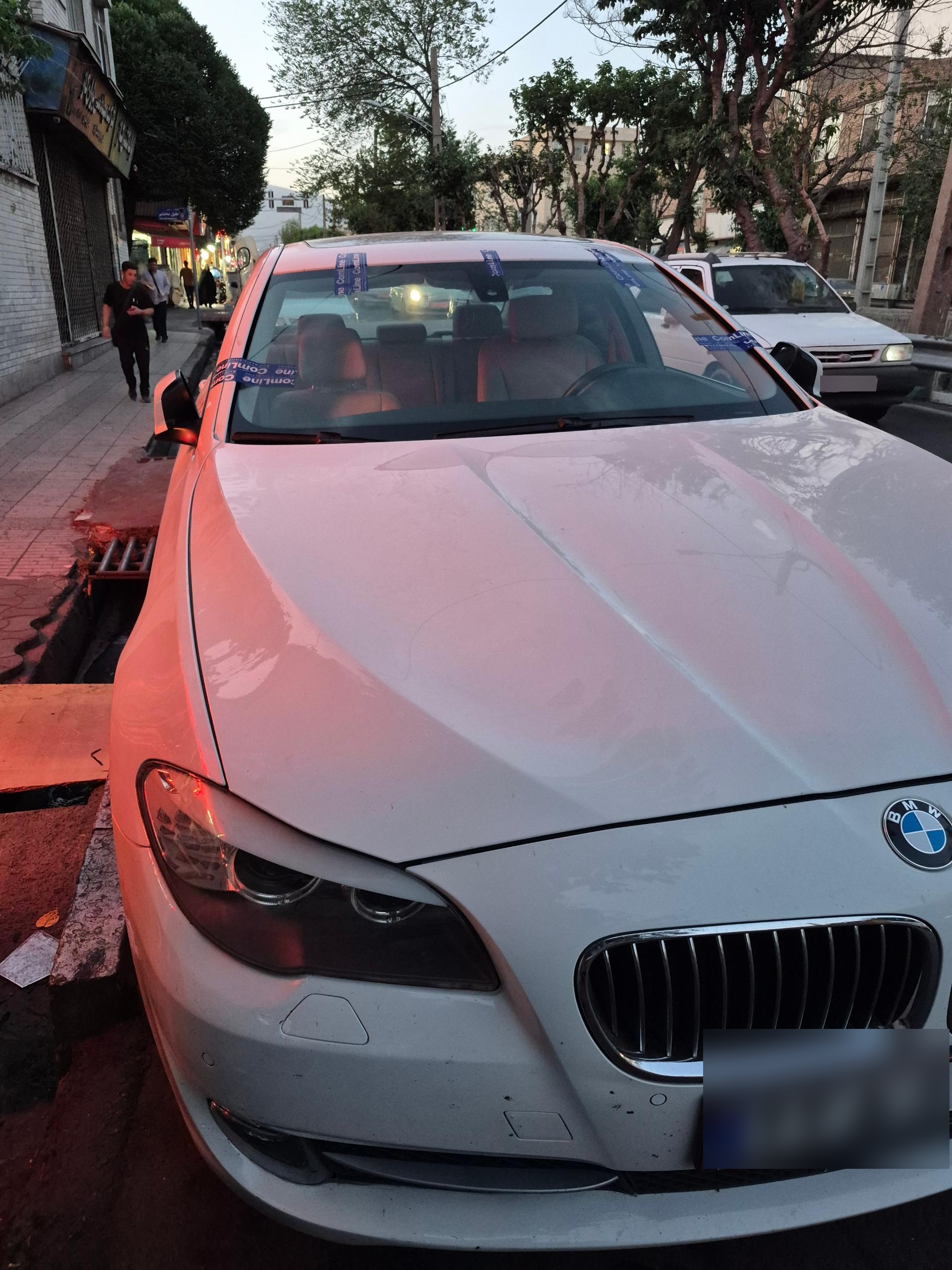 عکس شیشه اتومبیل فرزاد 