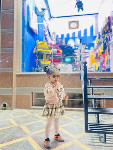 عکس سيسمونی و پوشاک رئيس كوچولو