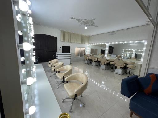 عکس سالن زیبایی نازگل