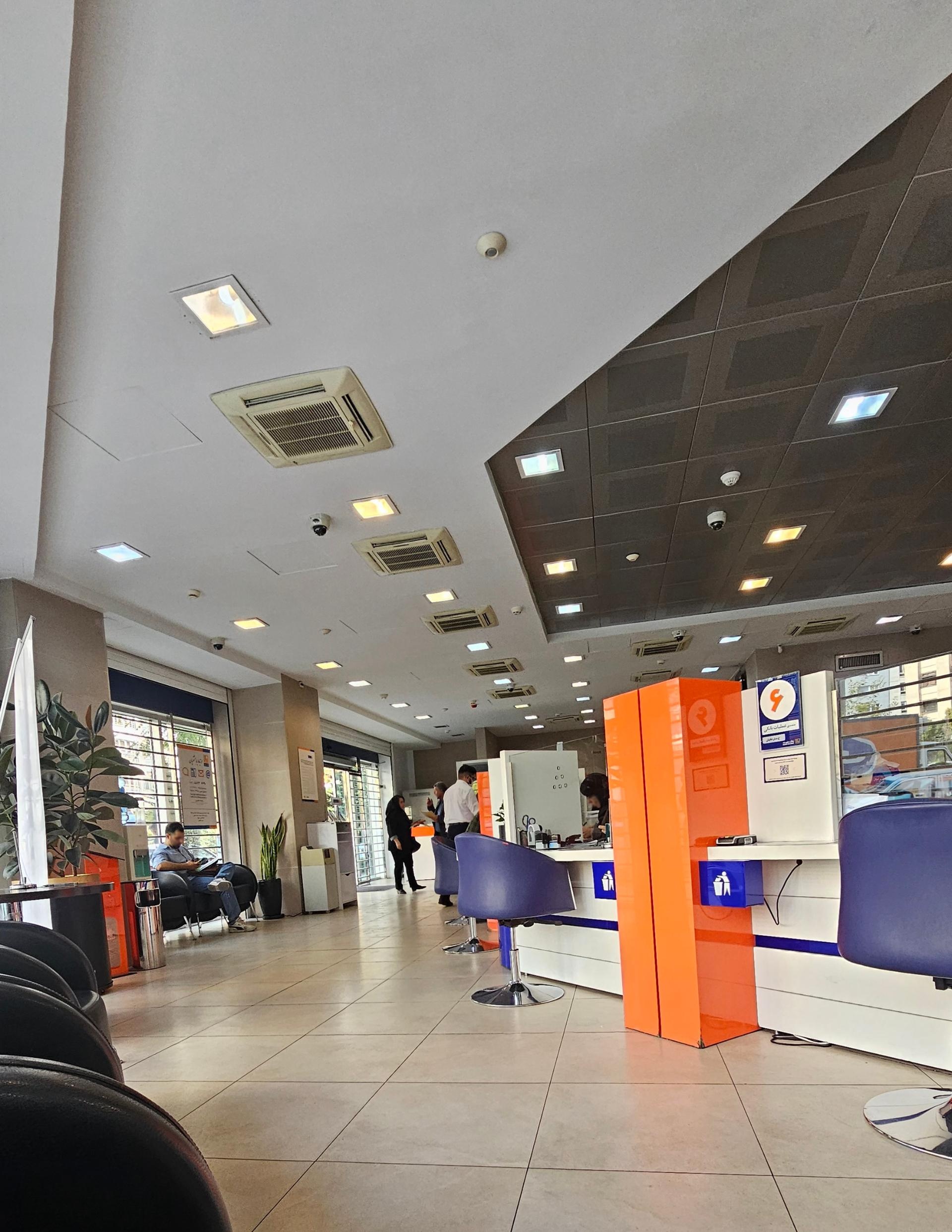 عکس بانک خاورمیانه شعبه ونک