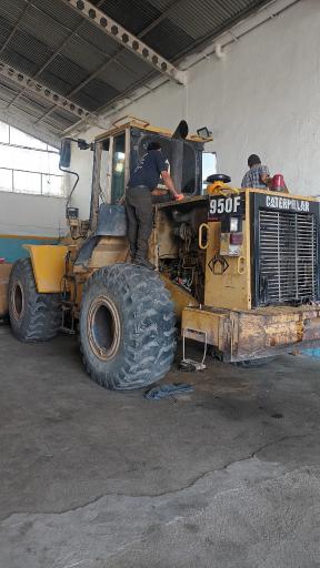 عکس تعمیرگاه ماشین آلات راهسازی ایزی 