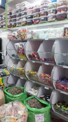 عکس فروشگاه تنقلات خوشمزه 