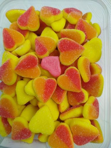 عکس فروشگاه تنقلات خوشمزه 