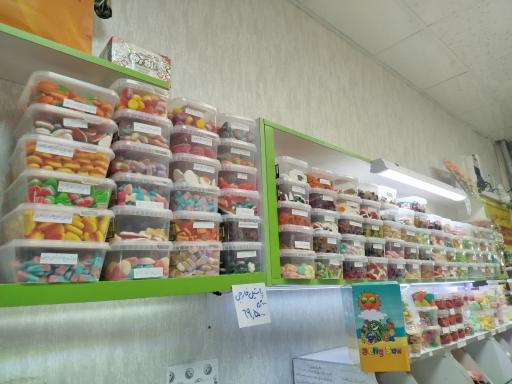 عکس فروشگاه تنقلات خوشمزه 