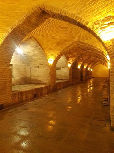 عکس عمارت صفویه (اقامتگاه سنتی)