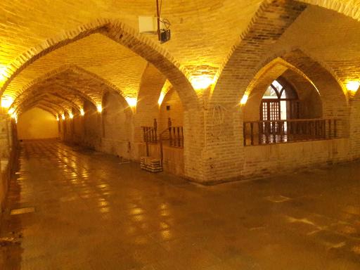 عکس عمارت صفویه (اقامتگاه سنتی)