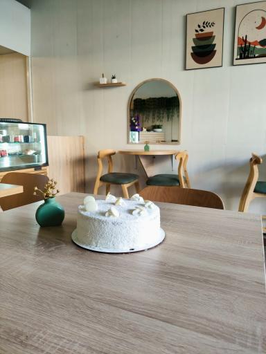 عکس کافه کیک حنا