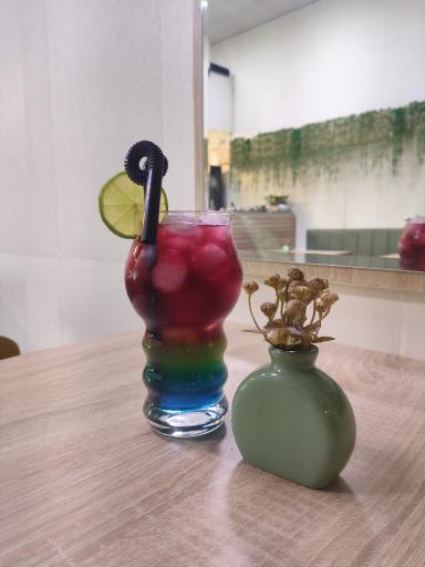 عکس کافه کیک حنا