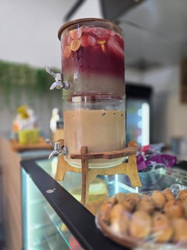 عکس کافه کیک حنا