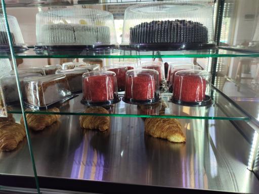 عکس کافه کیک حنا