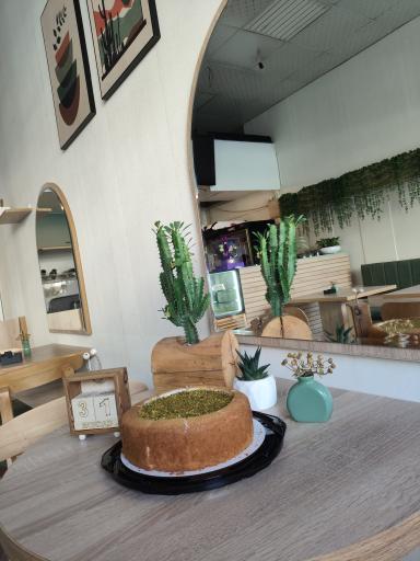 عکس کافه کیک حنا