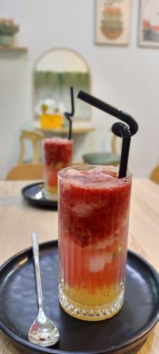 عکس کافه کیک حنا