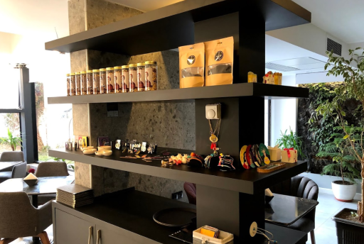 کافه قنادی شوکت