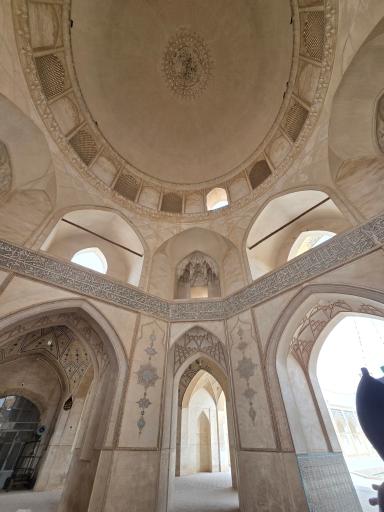 عکس مسجد و مدرسه آقا بزرگ