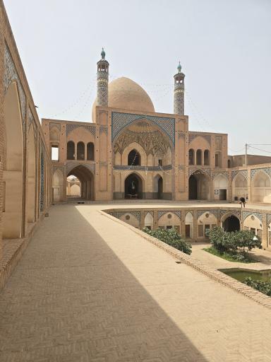 عکس مسجد و مدرسه آقا بزرگ