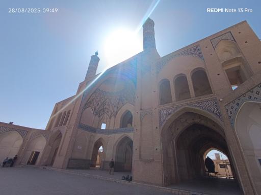 عکس مسجد و مدرسه آقا بزرگ