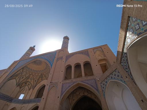 عکس مسجد و مدرسه آقا بزرگ