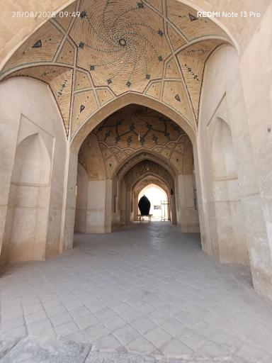 عکس مسجد و مدرسه آقا بزرگ