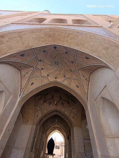 عکس مسجد و مدرسه آقا بزرگ