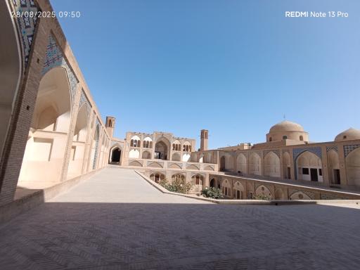 عکس مسجد و مدرسه آقا بزرگ