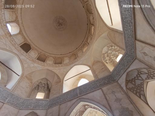 عکس مسجد و مدرسه آقا بزرگ