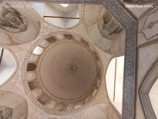 عکس مسجد و مدرسه آقا بزرگ