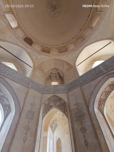 عکس مسجد و مدرسه آقا بزرگ