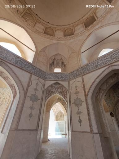 عکس مسجد و مدرسه آقا بزرگ