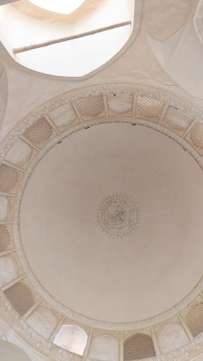 عکس مسجد و مدرسه آقا بزرگ