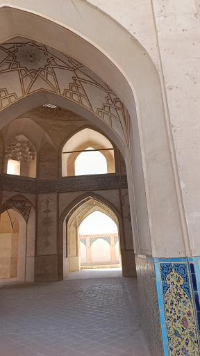 عکس مسجد و مدرسه آقا بزرگ