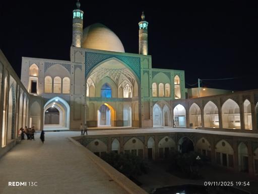 عکس مسجد و مدرسه آقا بزرگ