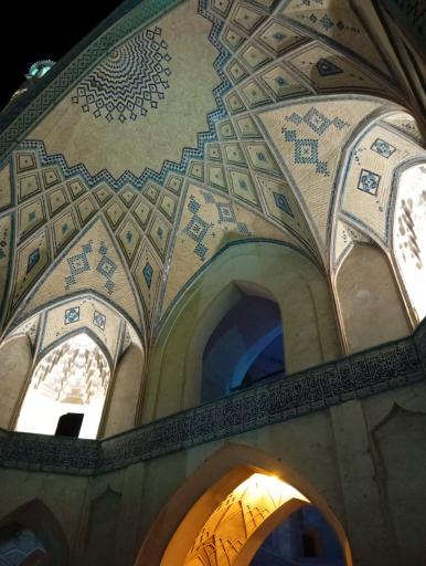 عکس مسجد و مدرسه آقا بزرگ