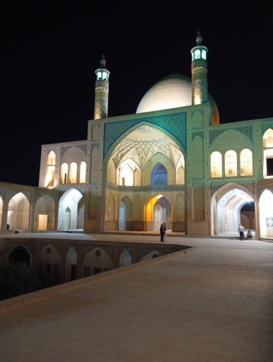 عکس مسجد و مدرسه آقا بزرگ