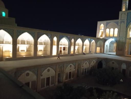 عکس مسجد و مدرسه آقا بزرگ