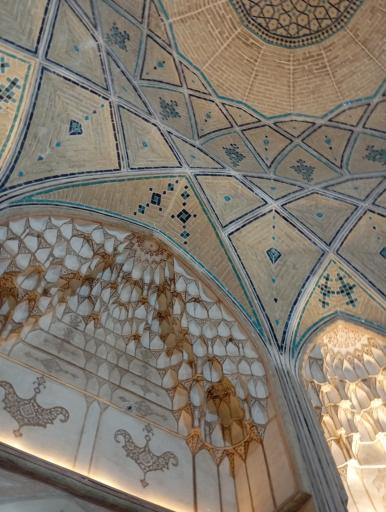 عکس مسجد و مدرسه آقا بزرگ