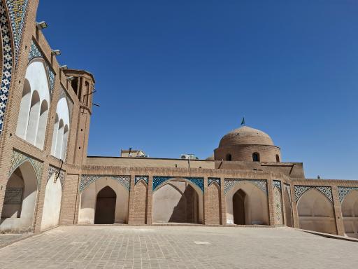 عکس مسجد و مدرسه آقا بزرگ