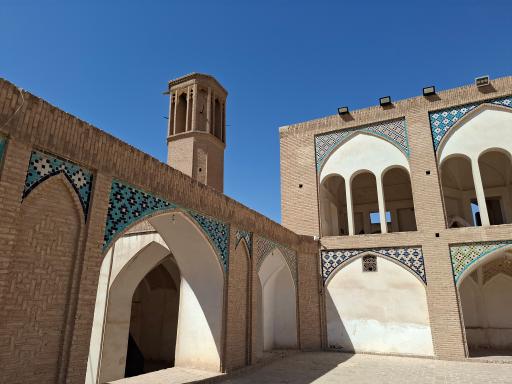 عکس مسجد و مدرسه آقا بزرگ