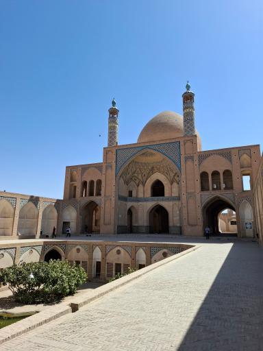 عکس مسجد و مدرسه آقا بزرگ