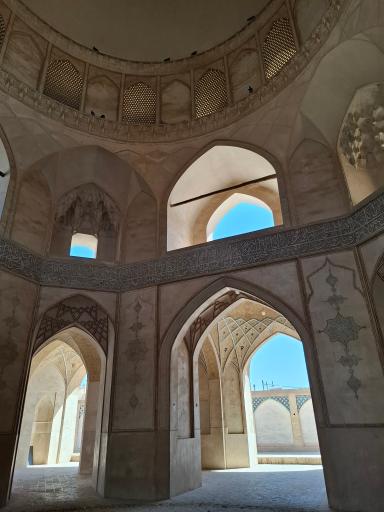 عکس مسجد و مدرسه آقا بزرگ