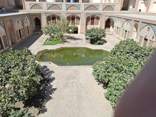 عکس مسجد و مدرسه آقا بزرگ